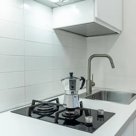 Courtyard Flat Near & Center In