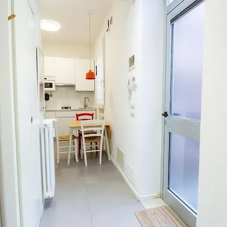 Courtyard Flat Near & Center In Apartment *