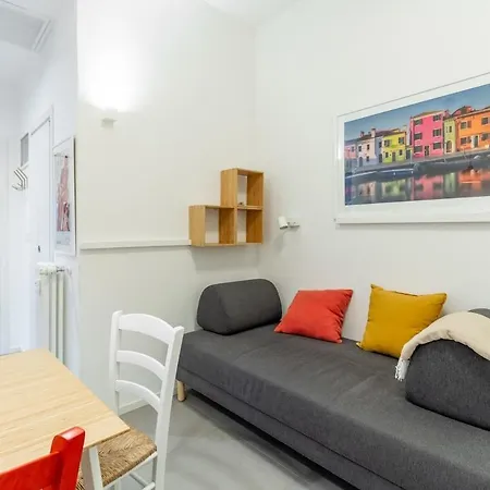 Courtyard Flat Near & Center In Apartment *